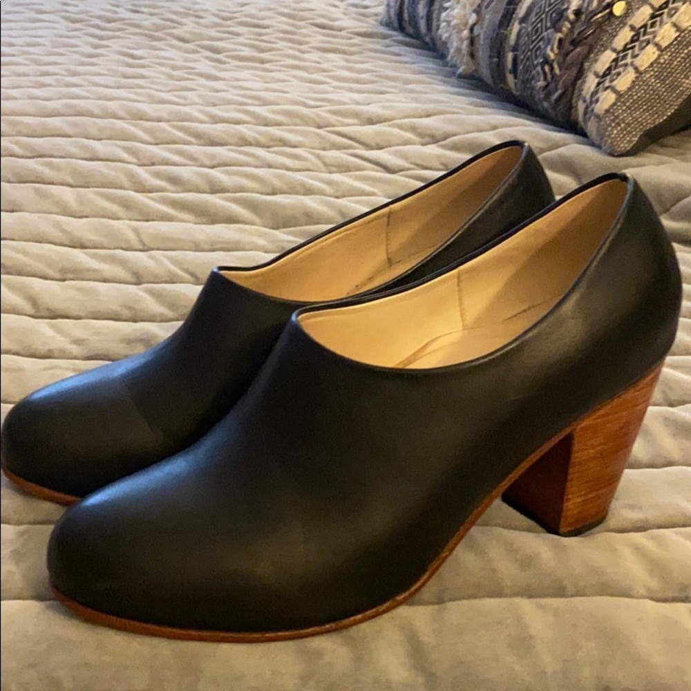 Nisolo heeled slides